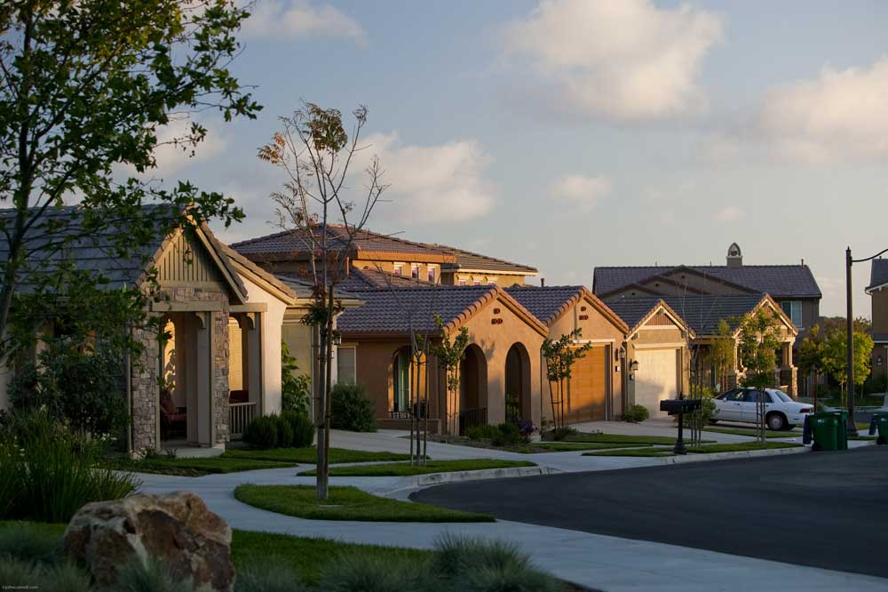 First housing community (Las Lomas) opens in area now known as University Hills